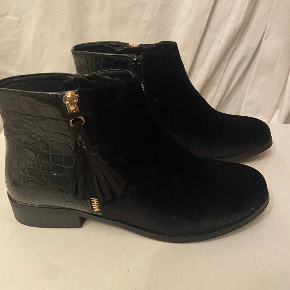 GC Shoes black patent & velour booties 9.5 NWT